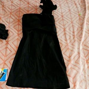 Size 5 but fits like xs black